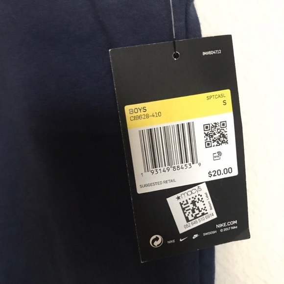 NIKE Big Boys Navy Blue Graphic Tee Small NWT - Picture 2 of 2